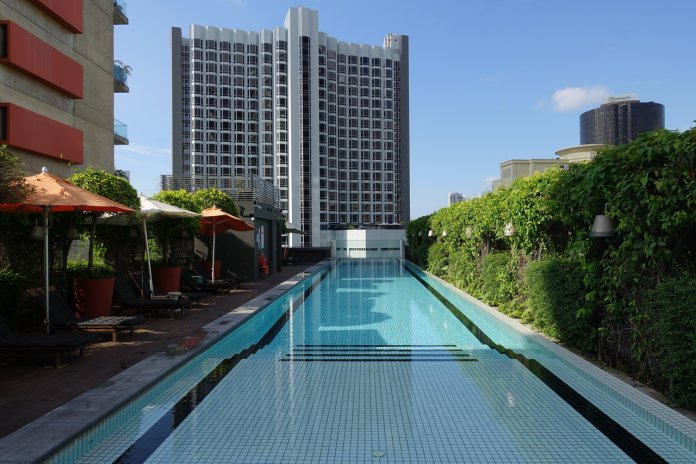 swimming pool M social Hotel