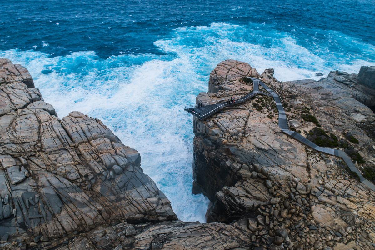 the-gap-and-natural-bridge-torndirrup-national-park-tourism-wa9